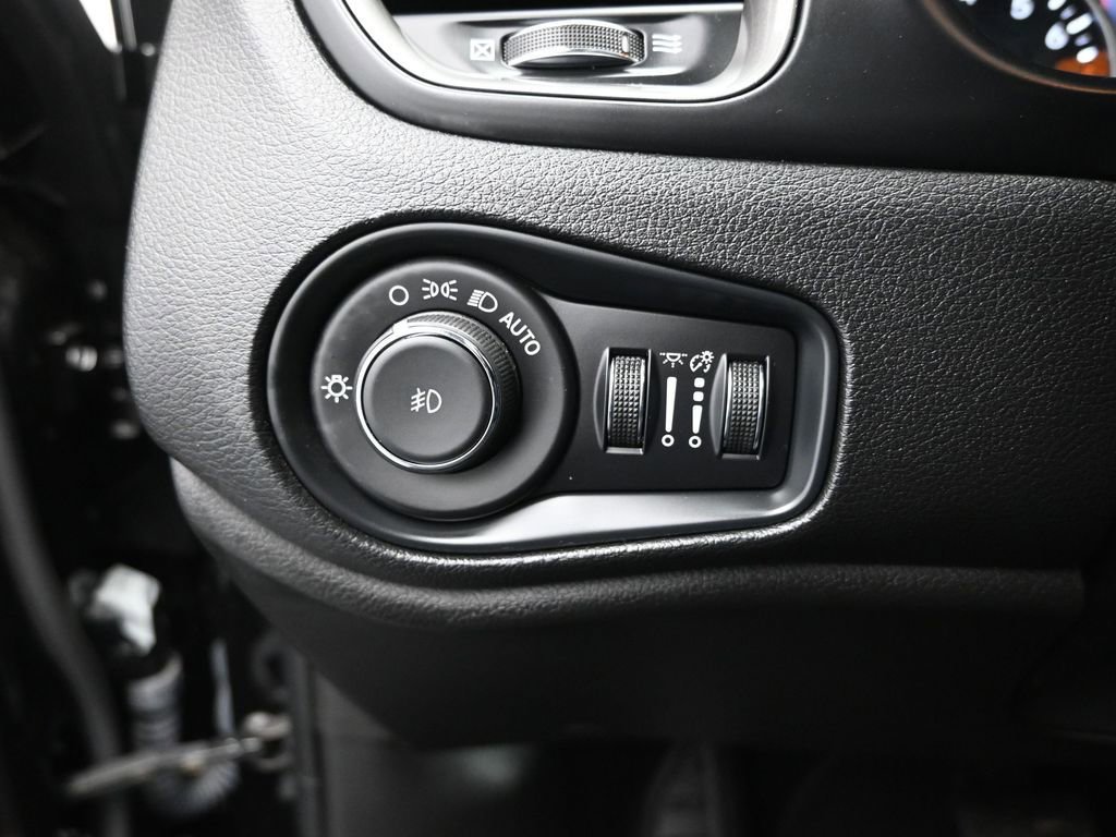 Used 2020 Jeep Renegade Limited w/ UConnect 8.4 Nav Group image 13