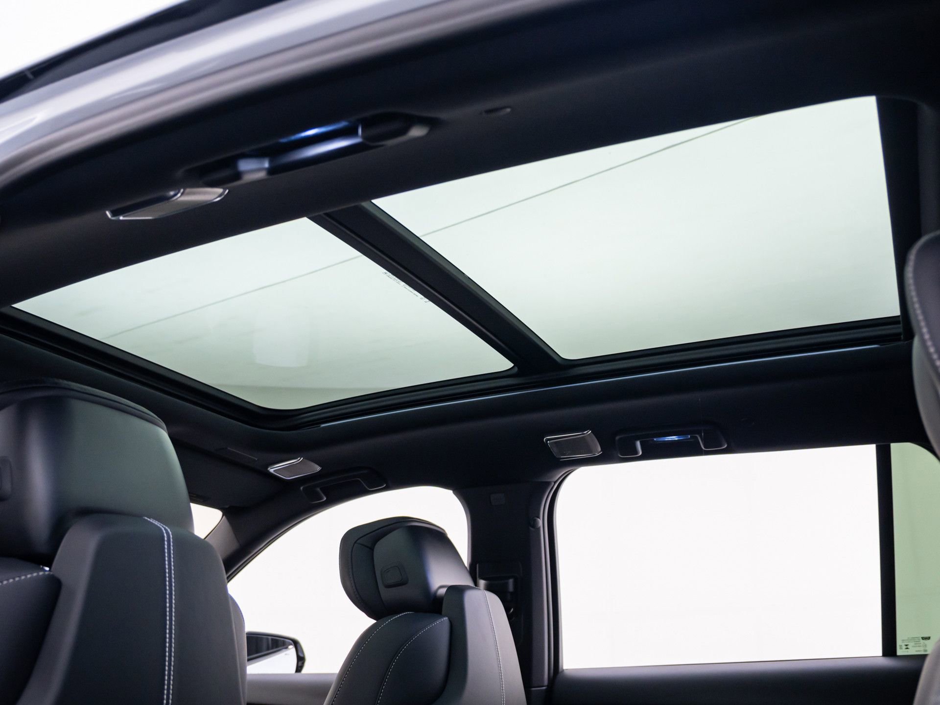 New 2026 Cadillac Vistiq Sport w/ LPO, Floor Liner Package AWD/4WD image 21