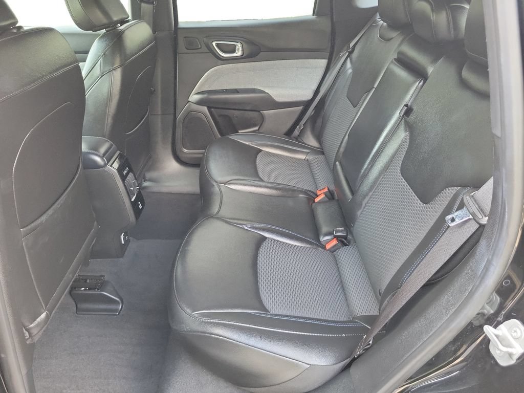 Used 2025 Jeep Compass Latitude w/ Sun & Sound Group AWD/4WD image 26