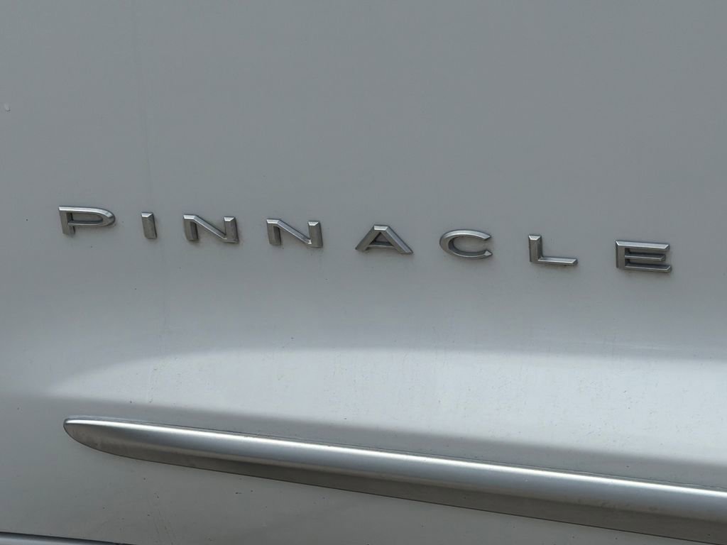 Used 2023 Chrysler Pacifica Pinnacle FWD image 11