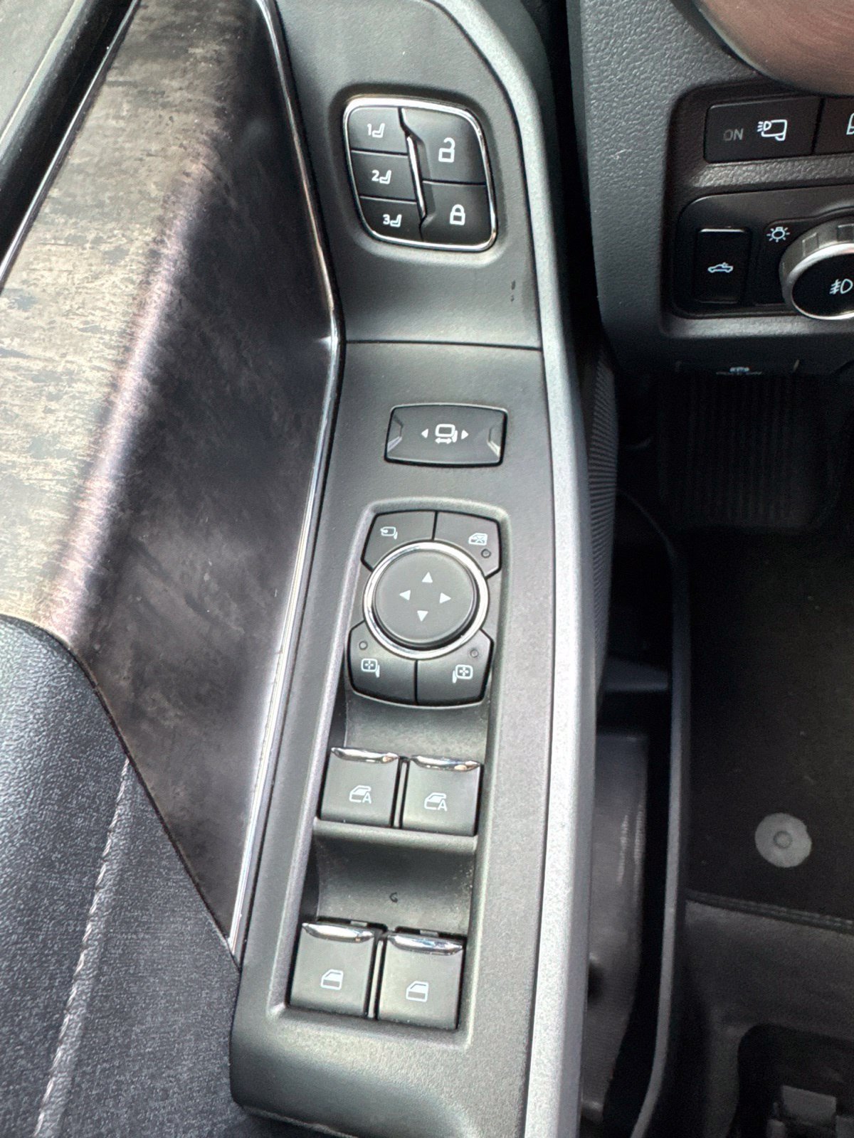 Used 2024 Ford F250 Lariat w/ Lariat Ultimate Package AWD/4WD image 23
