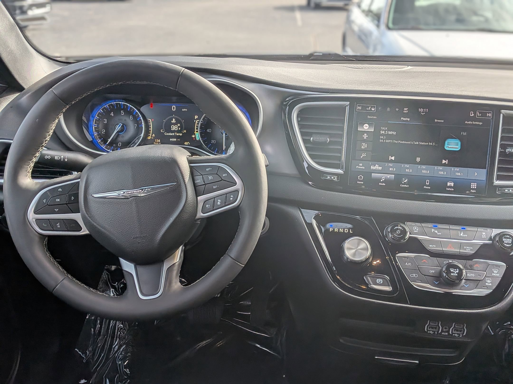 Used 2025 Chrysler Pacifica Select image 18