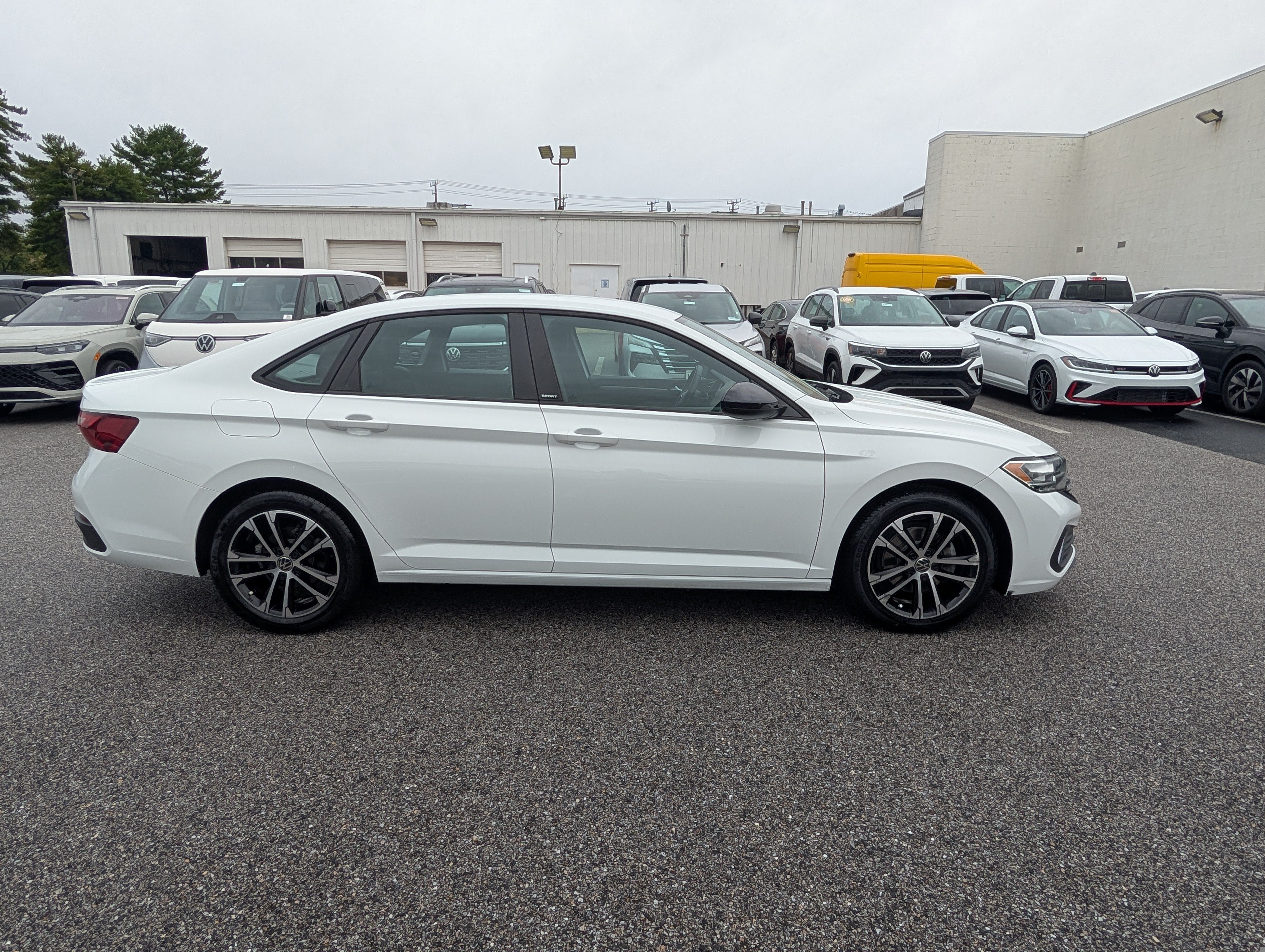 Used 2024 Volkswagen Jetta Sport FWD image 2