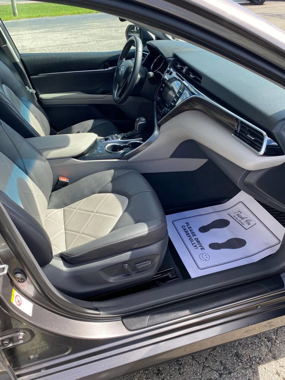 Used 2018 Toyota Camry XLE image 30