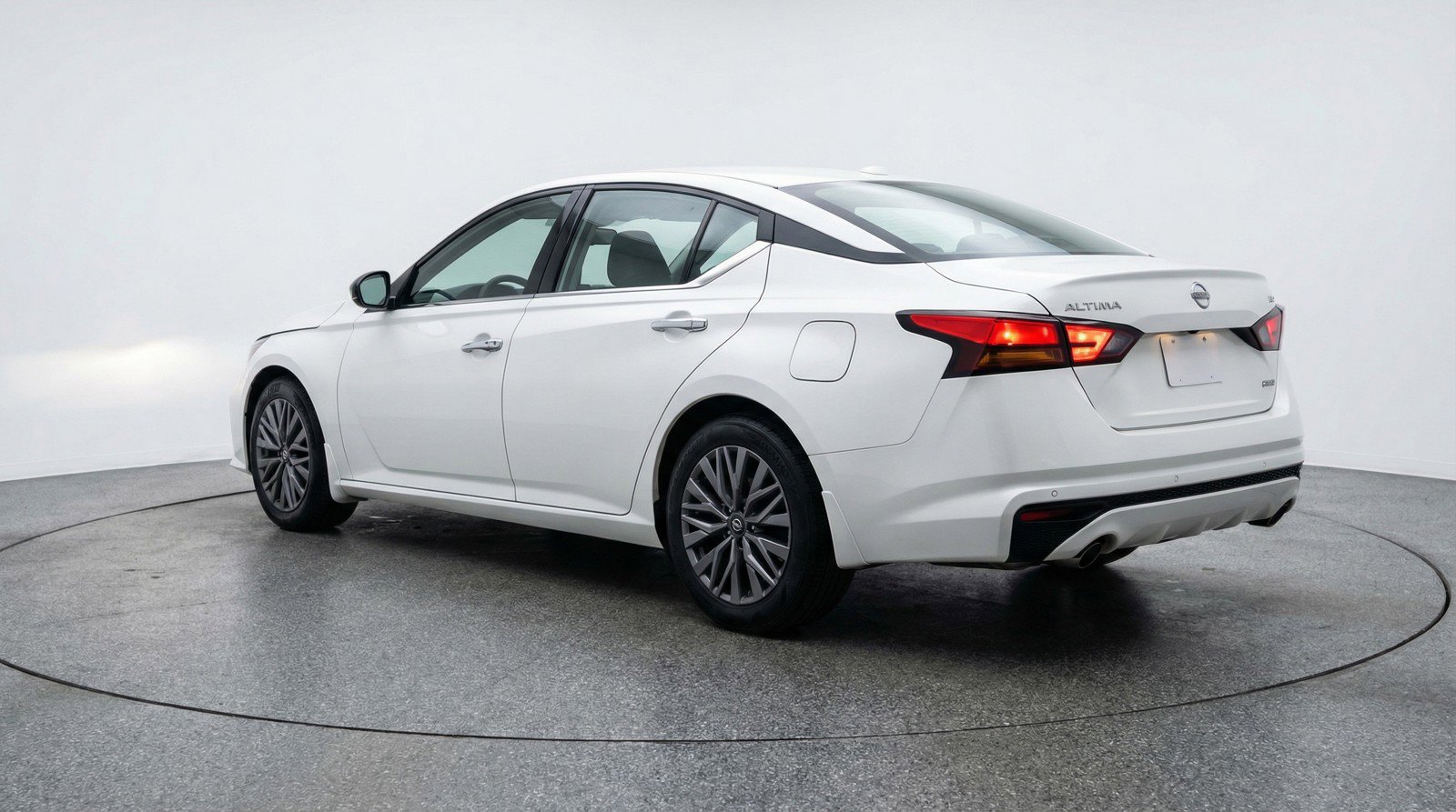 Used 2025 Nissan Altima 2.5 SV image 6