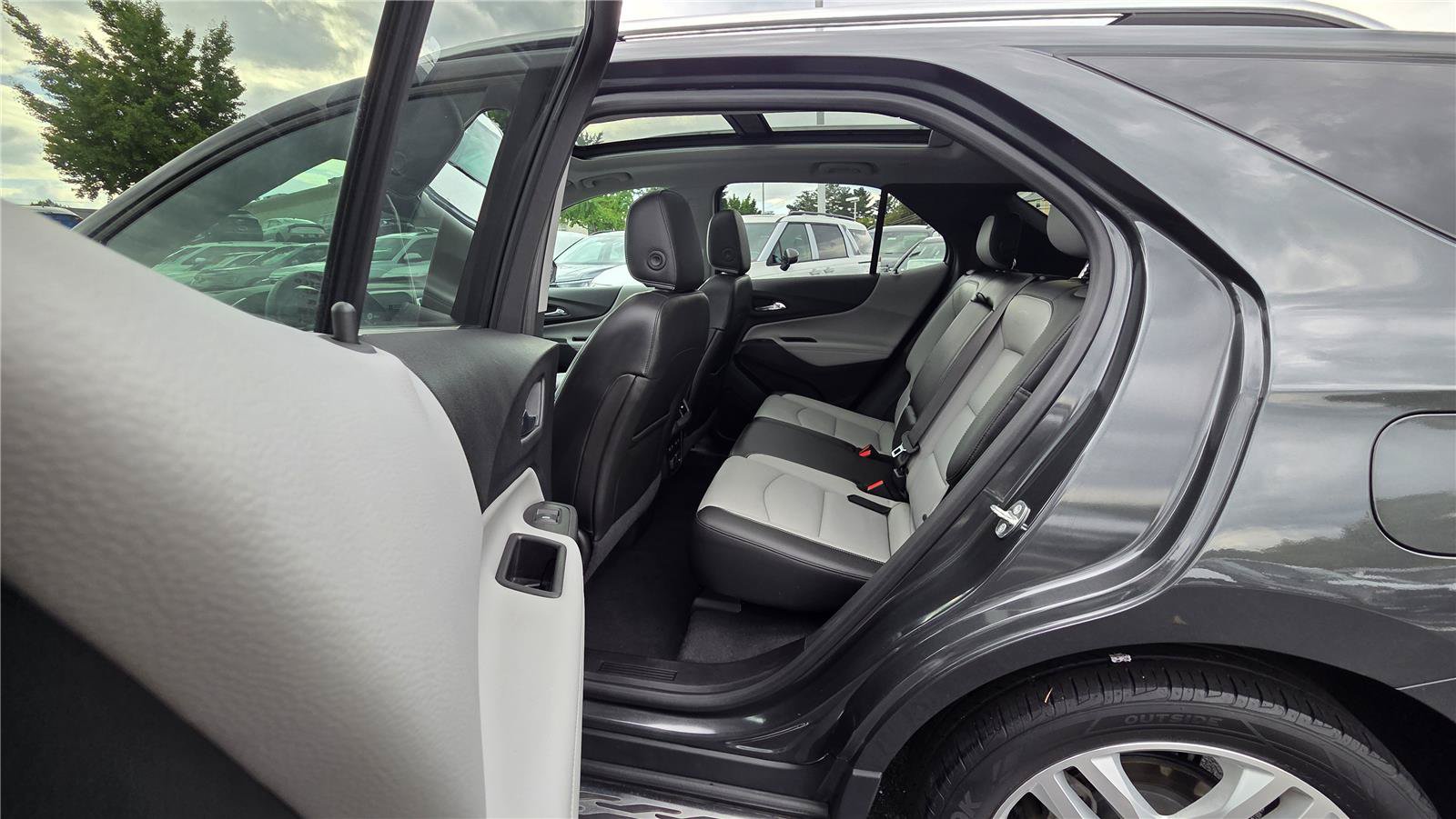 Used 2018 Chevrolet Equinox Premier AWD/4WD image 29