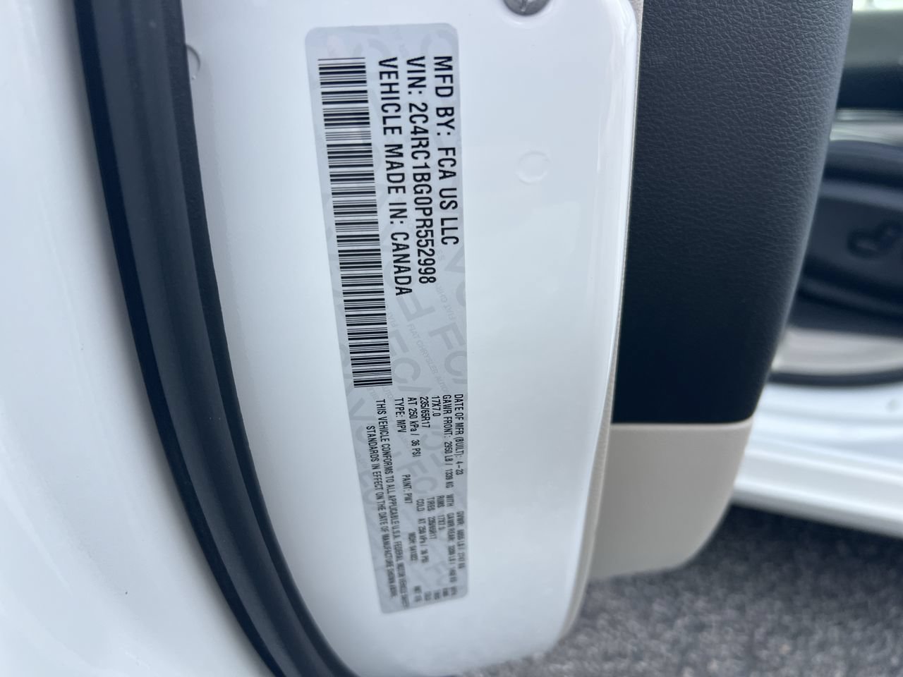 Used 2023 Chrysler Pacifica Touring-L FWD image 37