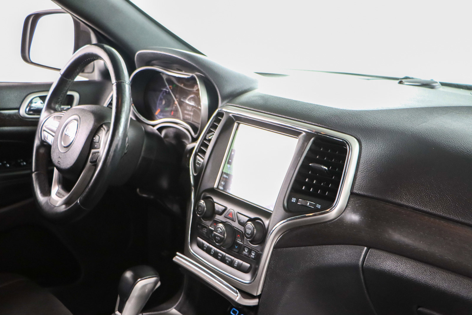 Used 2018 Jeep Grand Cherokee Altitude image 24