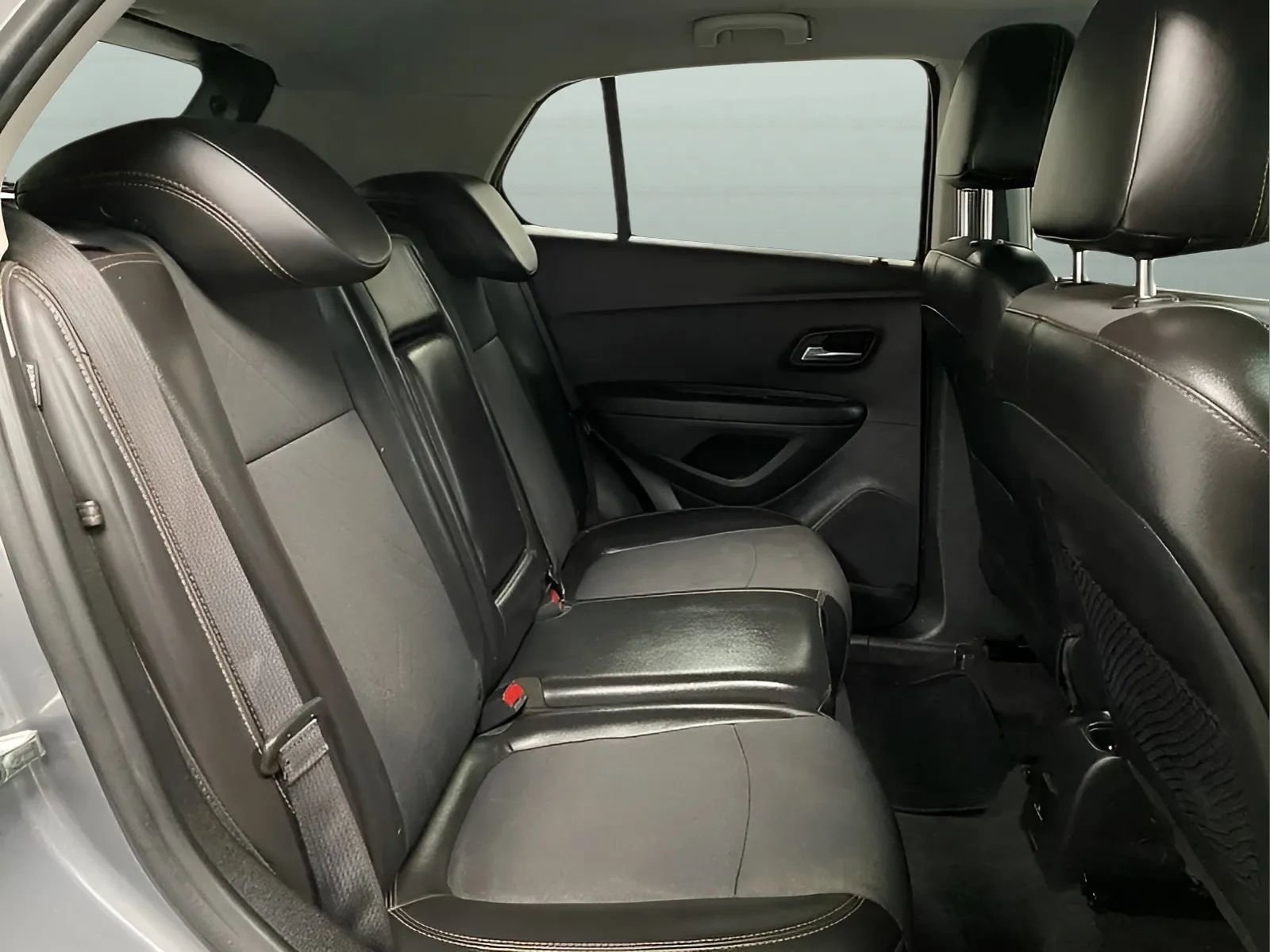 Used 2020 Chevrolet Trax LT w/ LT Convenience Package FWD image 13
