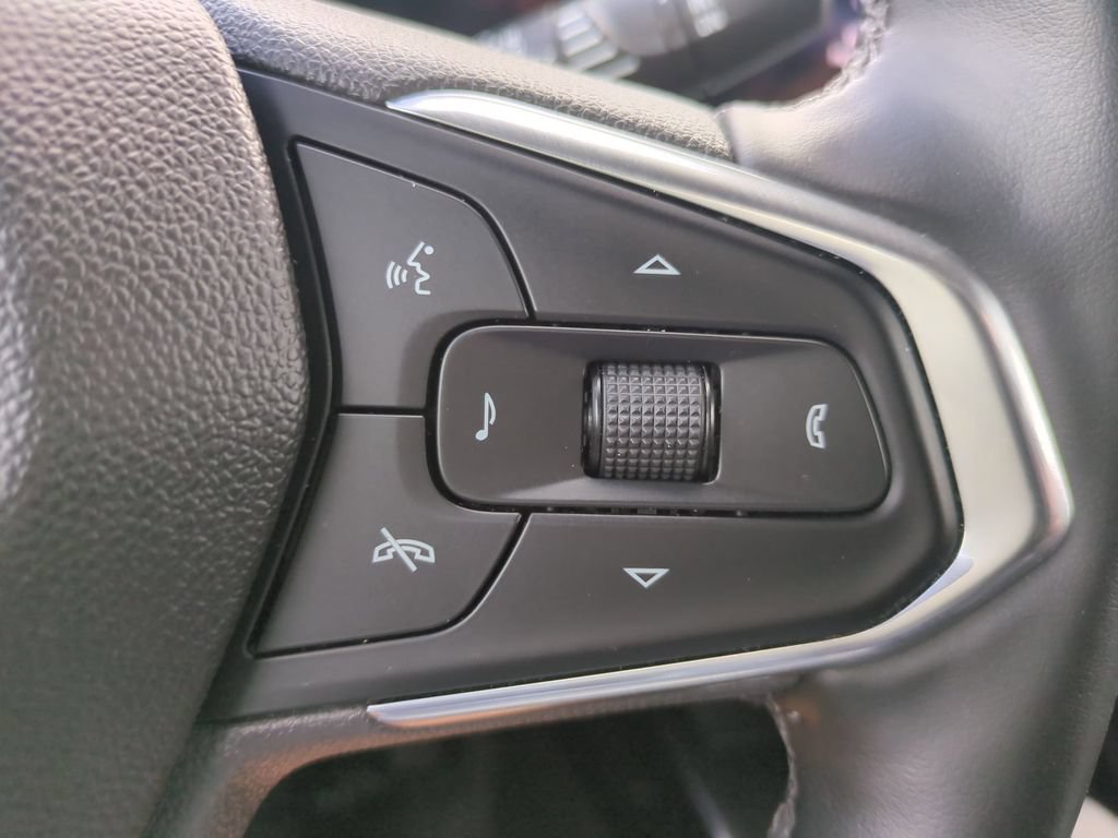 Used 2025 Chevrolet Trax LT w/ LT Convenience Package FWD image 21