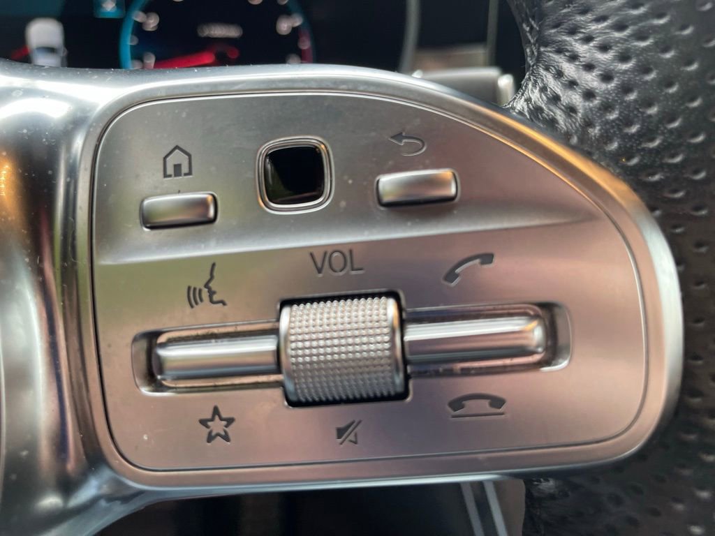 Used 2022 Mercedes-Benz GLC 300 4MATIC image 16