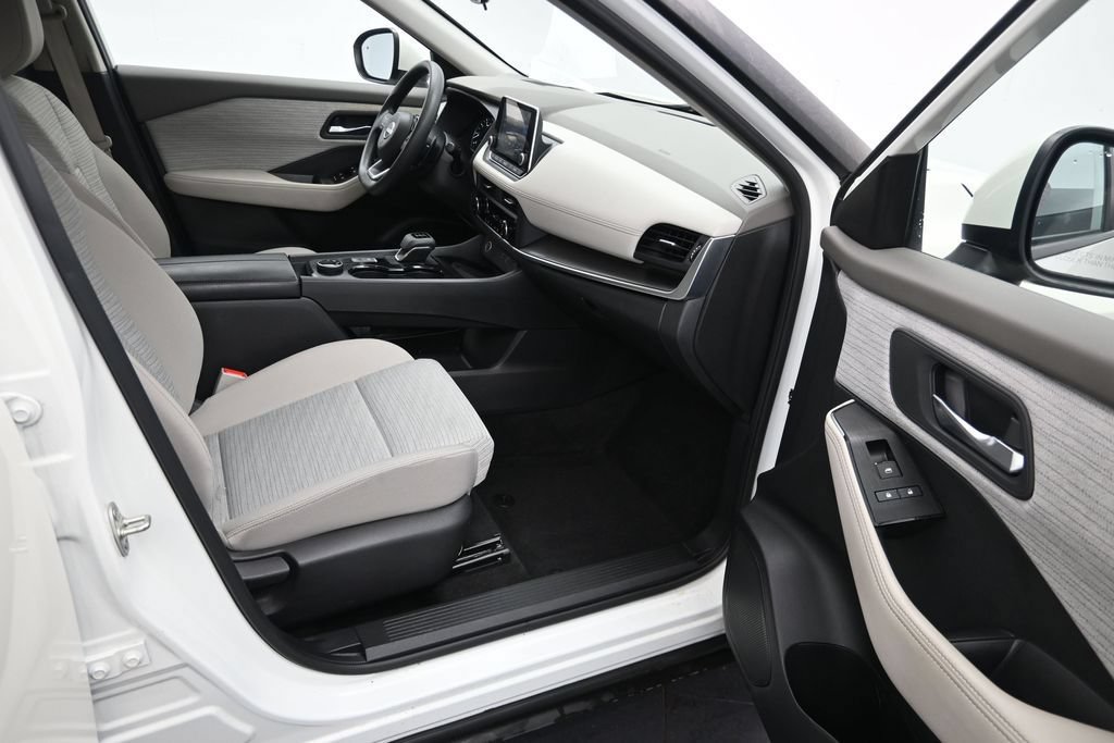 Used 2023 Nissan Rogue SV AWD/4WD image 17
