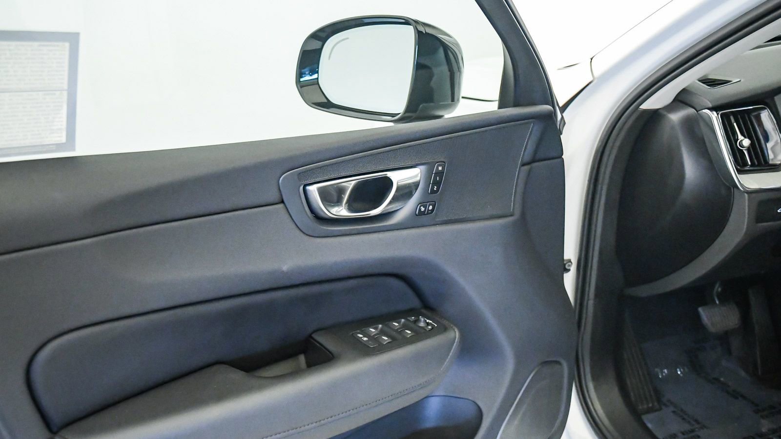 Certified 2025 Volvo XC60 B5 Plus AWD/4WD image 24