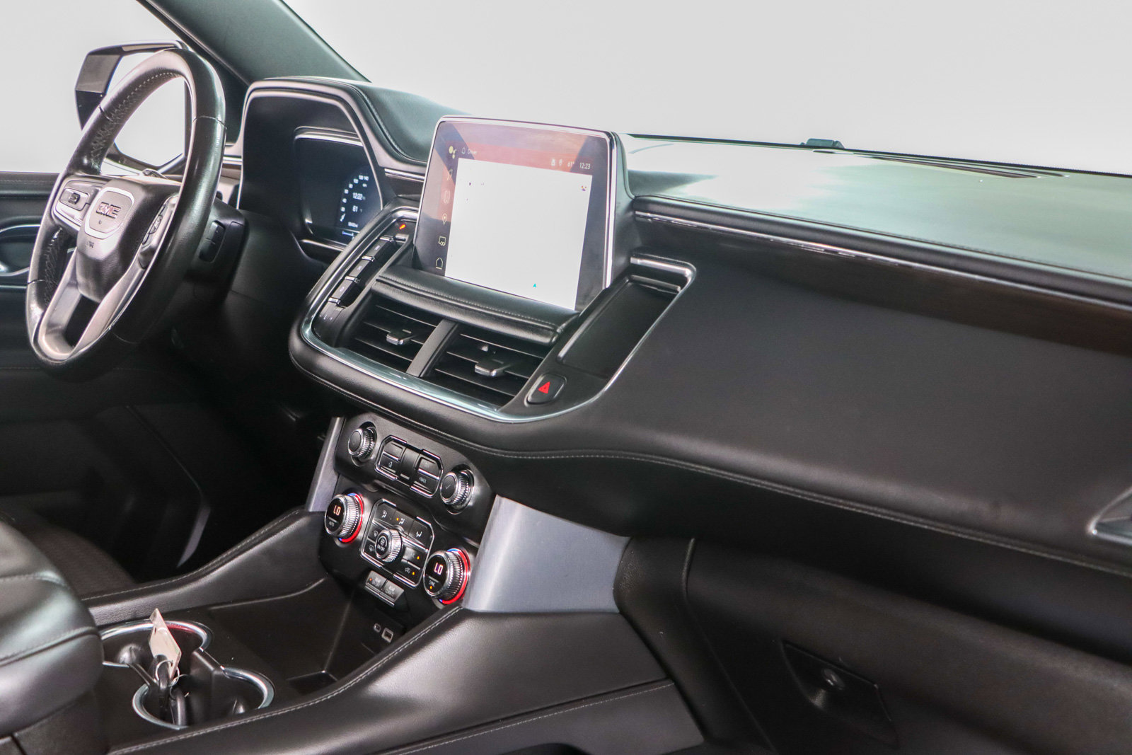 Used 2022 GMC Yukon XL SLE image 28