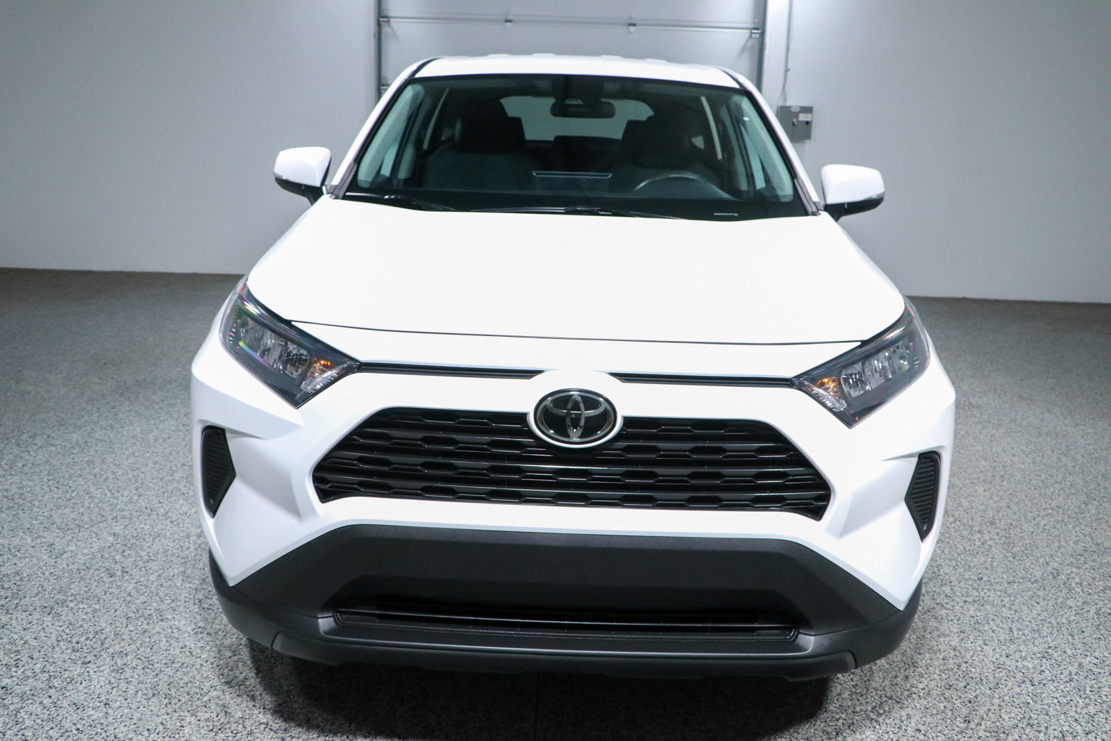 Used 2022 Toyota RAV4 LE FWD image 4