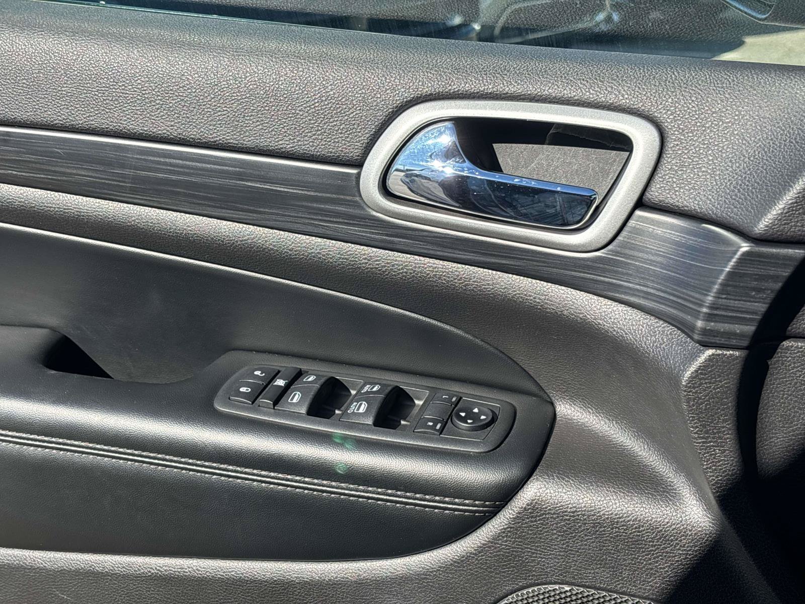 Certified 2019 Jeep Grand Cherokee Altitude AWD/4WD image 17