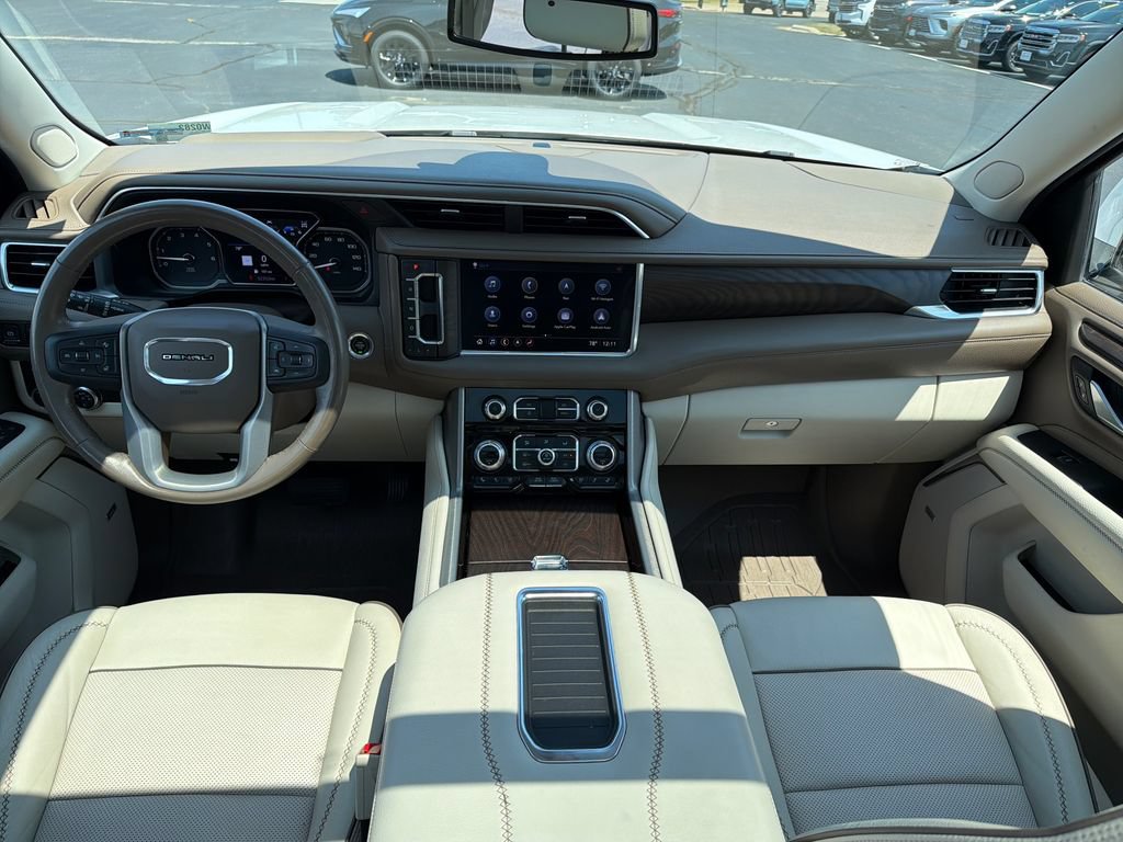 Used 2021 GMC Yukon XL Denali w/ LPO, Illumination Package AWD/4WD image 14