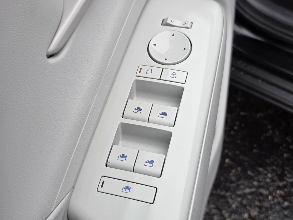 Used 2025 Hyundai Kona SEL image 16