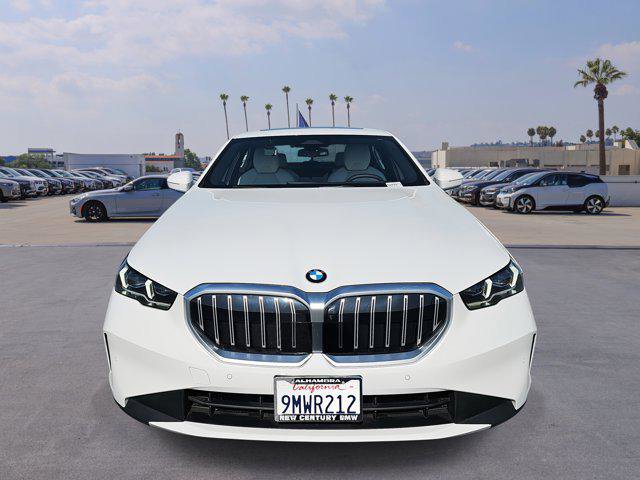 Used 2024 BMW 540i xDrive w/ Premium Package image 2