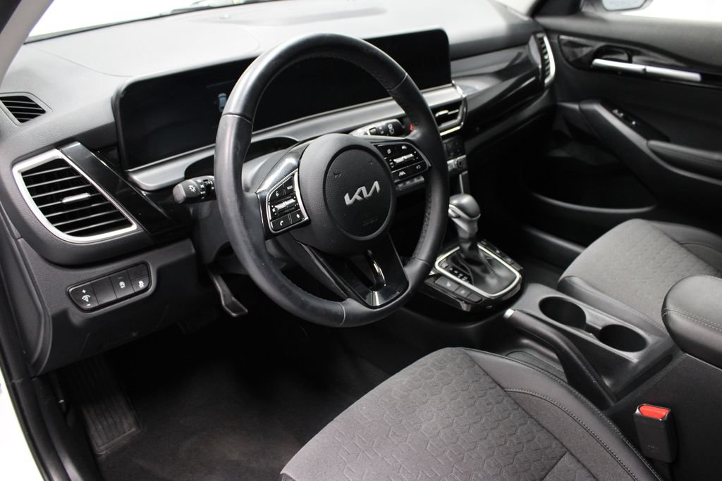 Used 2025 Kia Seltos S AWD/4WD image 24