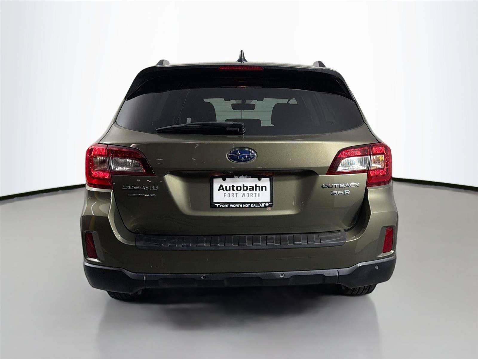 Used 2017 Subaru Outback 3.6R Touring w/ Popular Package #5A AWD/4WD image 6