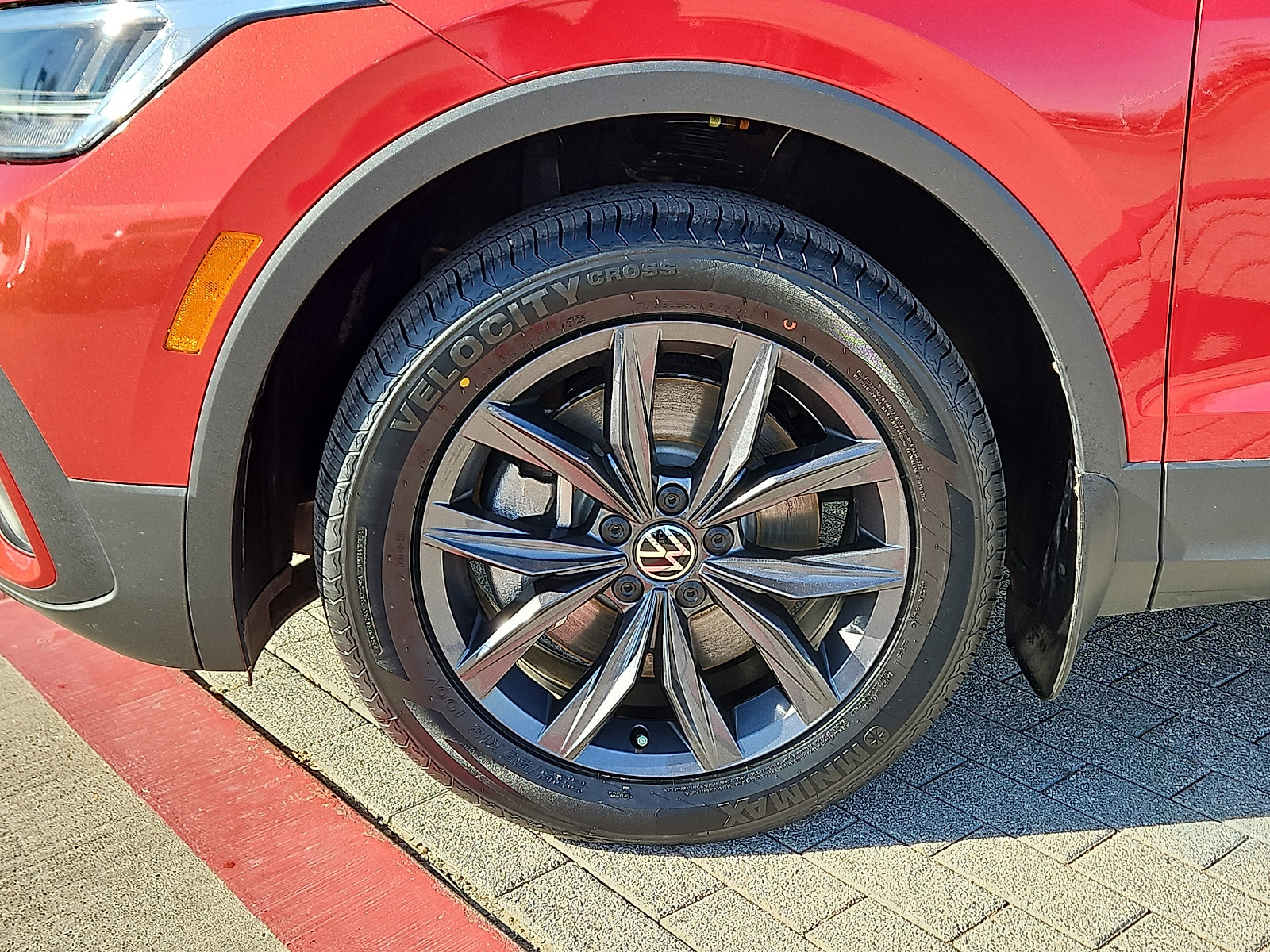 Certified 2022 Volkswagen Tiguan SE image 5