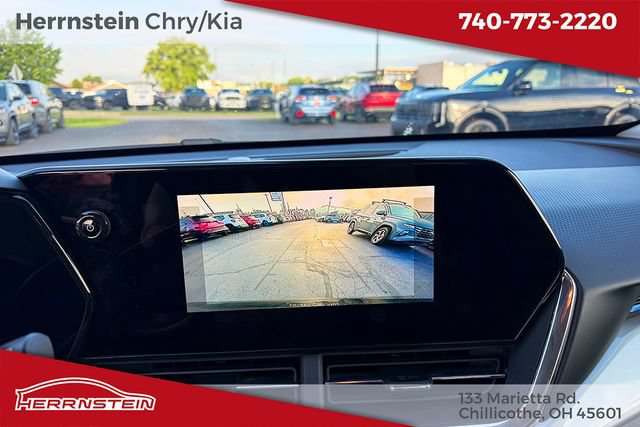 Used 2025 Chevrolet Trax LT FWD image 18
