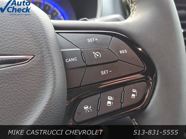 Used 2025 Chrysler Pacifica Limited image 14