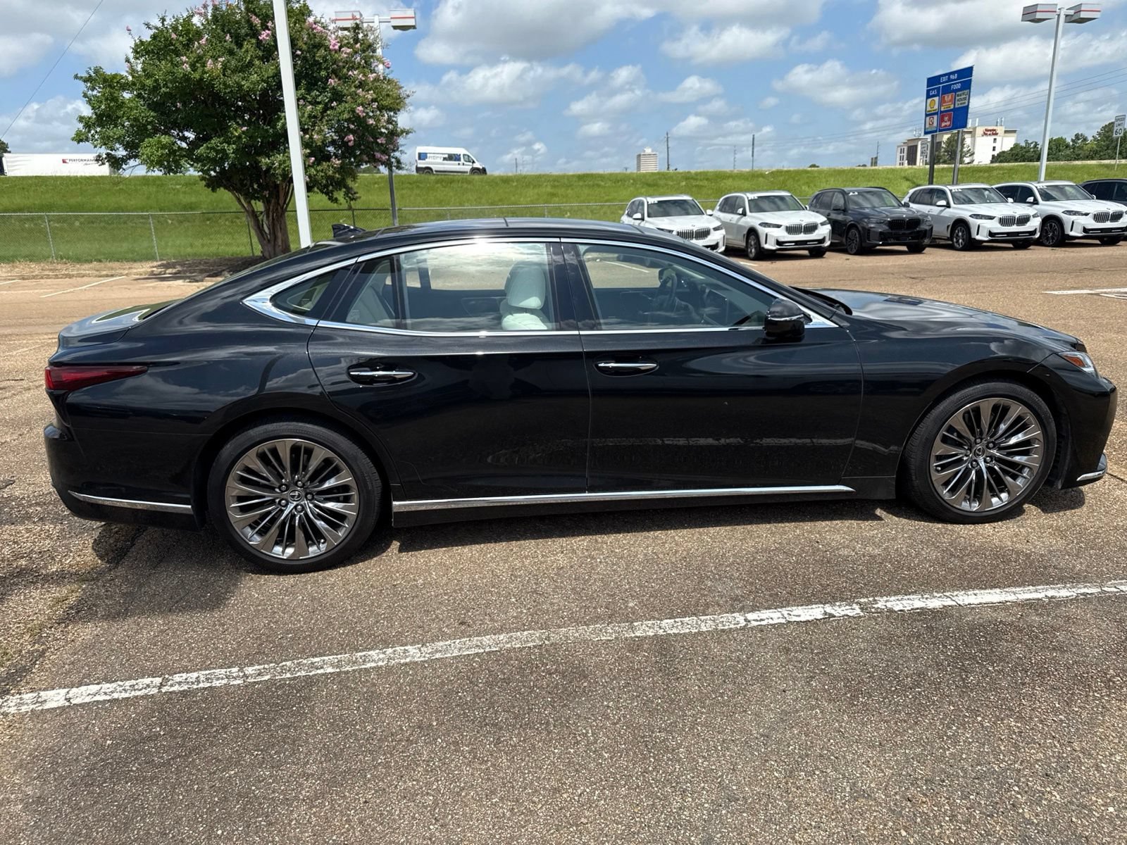 Used 2022 Lexus LS 500 w/ Interior Upgrade Package RWD image 4