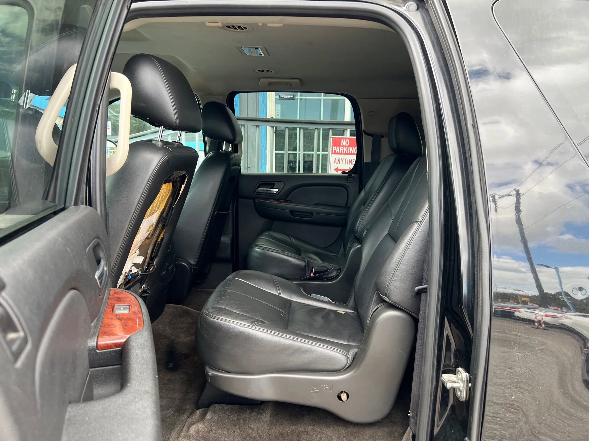 Used 2012 Chevrolet Suburban LT image 11