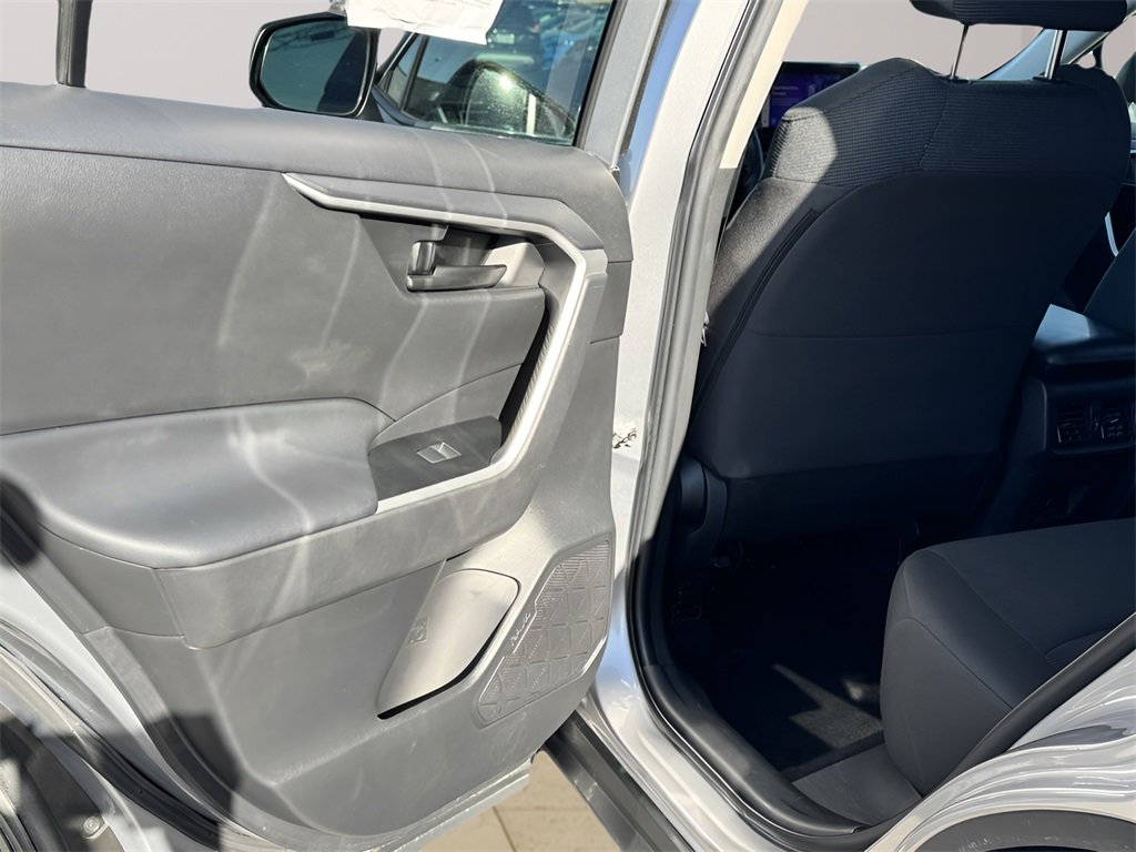 Used 2023 Toyota RAV4 LE image 29
