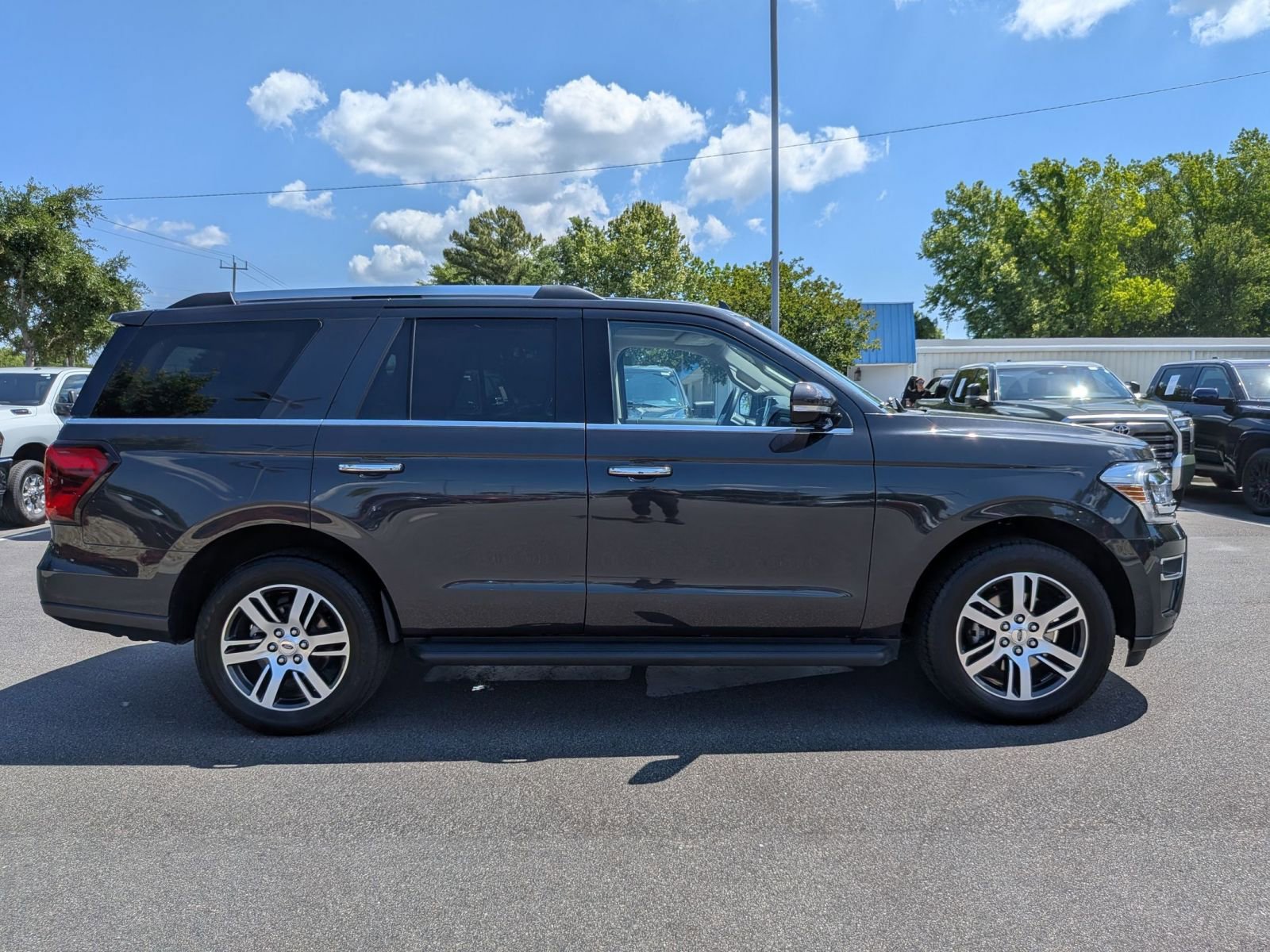 Used 2024 Ford Expedition Limited RWD image 2