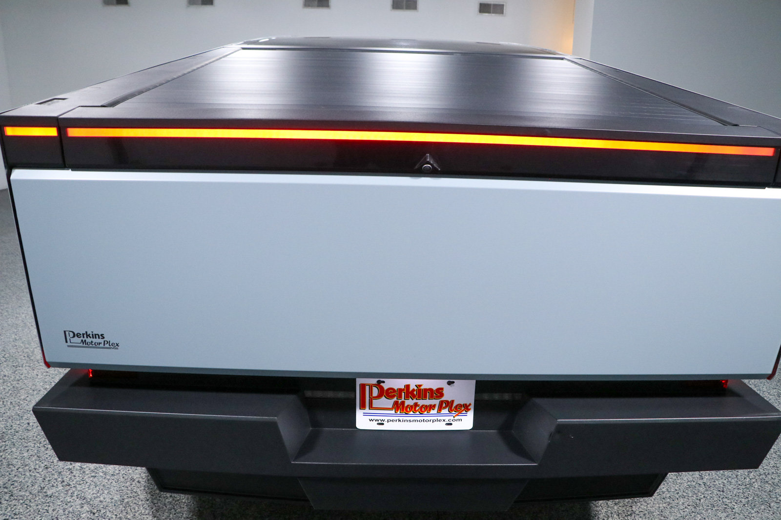 Used 2024 Tesla Cybertruck AWD Crew Cab image 8