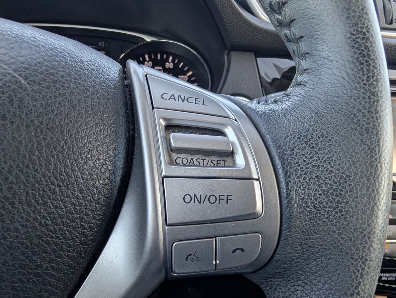 Used 2016 Nissan Rogue SL w/ SL Premium Package image 16