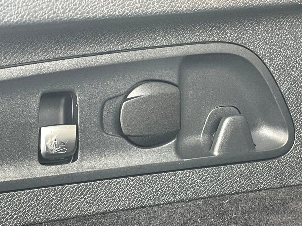 Used 2020 Mercedes-Benz GLC 300 4MATIC Coupe image 17