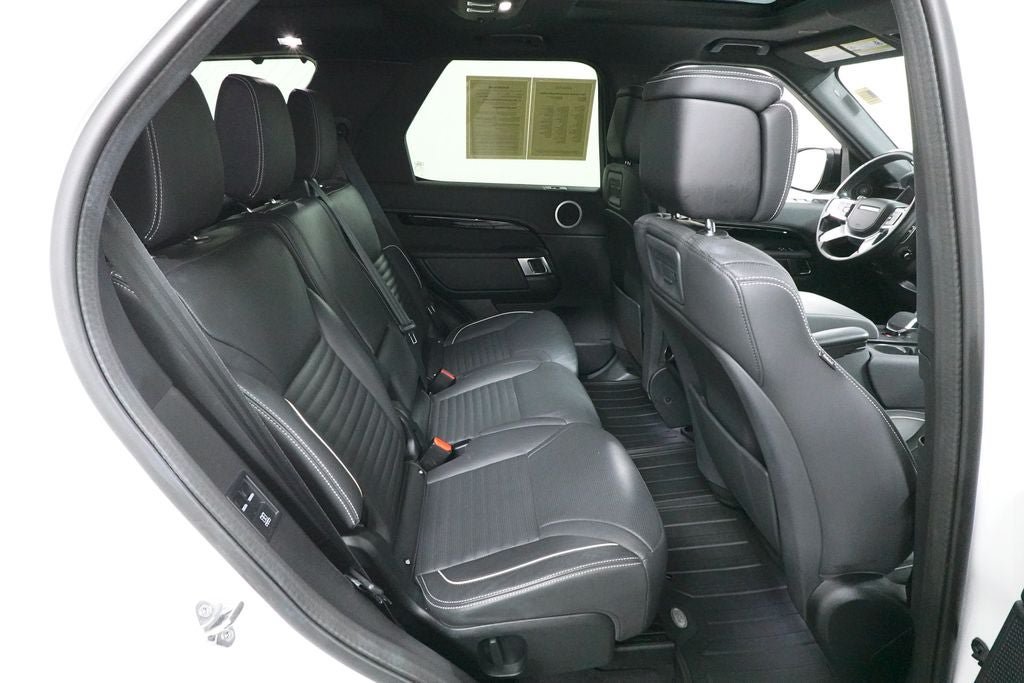 Used 2023 Land Rover Discovery Metropolitan Edition AWD/4WD image 32
