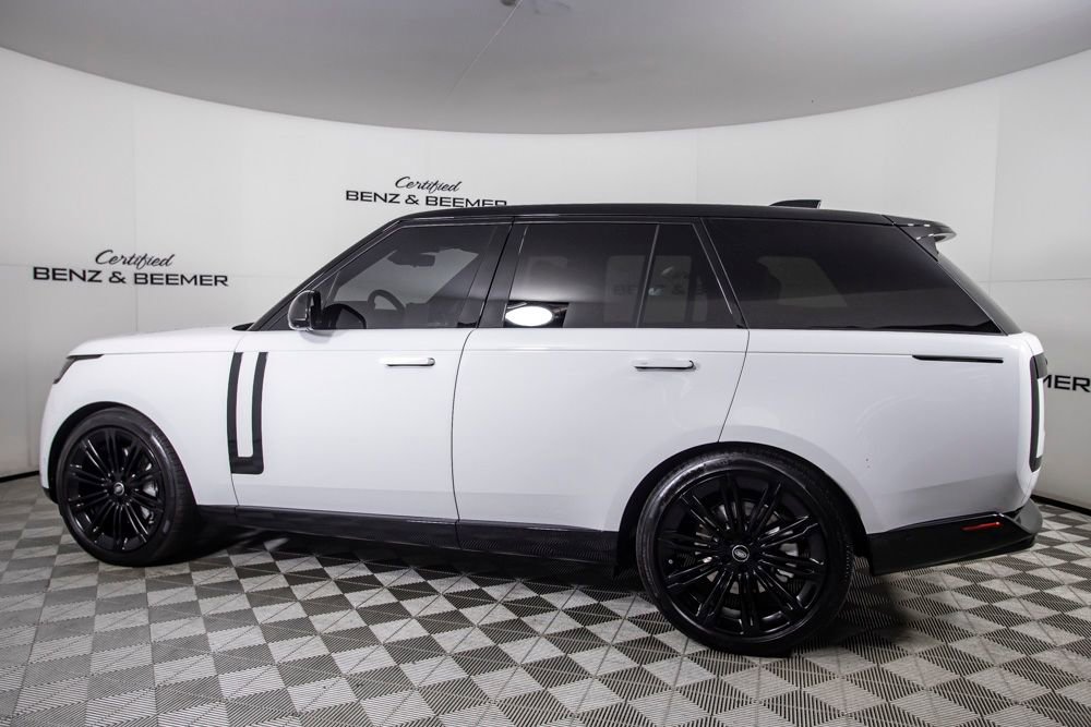 Used 2025 Land Rover Range Rover SE image 13