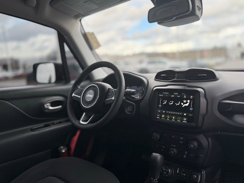 Used 2023 Jeep Renegade Trailhawk image 21