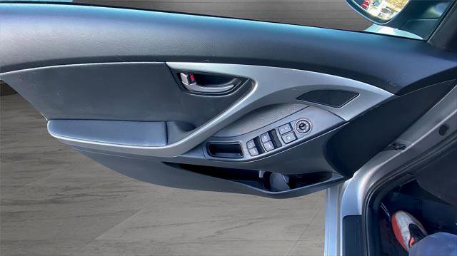 Used 2011 Hyundai Elantra Limited image 16