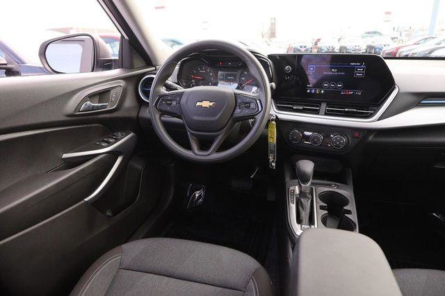 Used 2025 Chevrolet Trax LS image 19