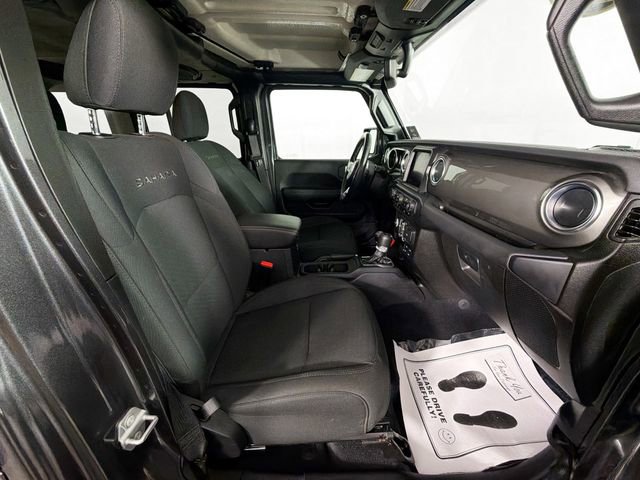 Used 2023 Jeep Wrangler Sahara w/ Cold Weather Group image 28