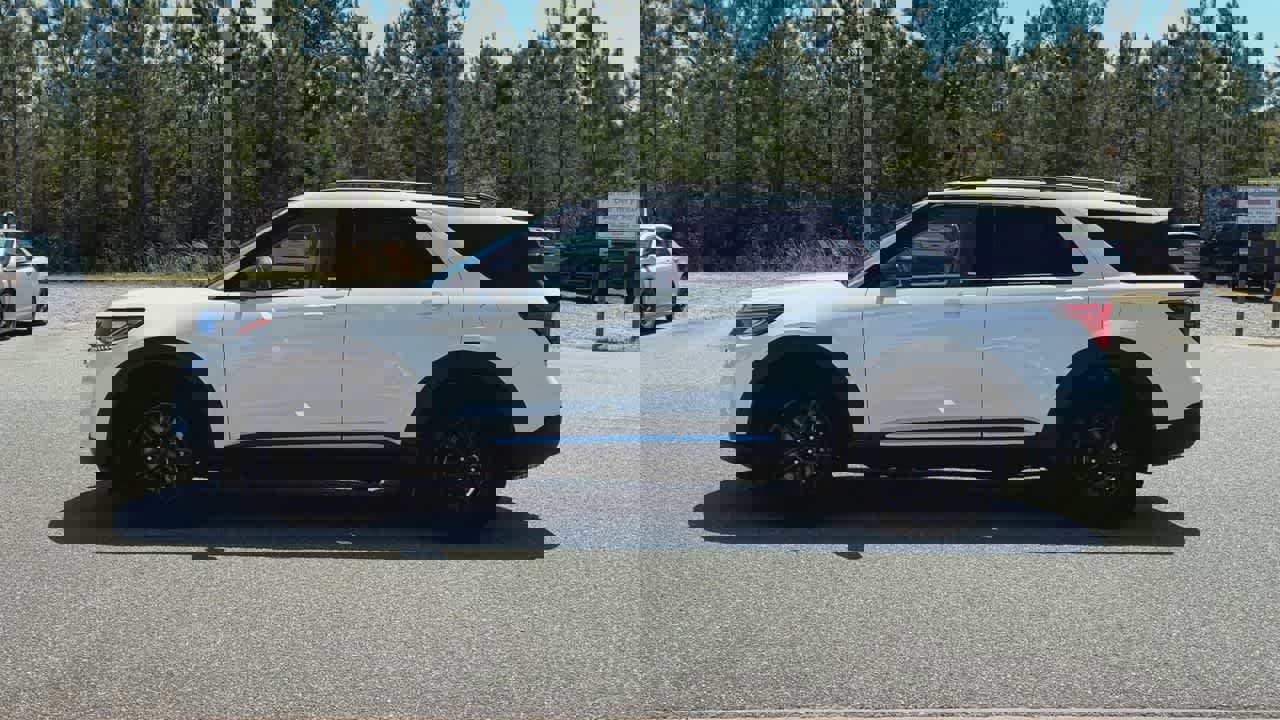 Used 2025 Ford Explorer Active image 5