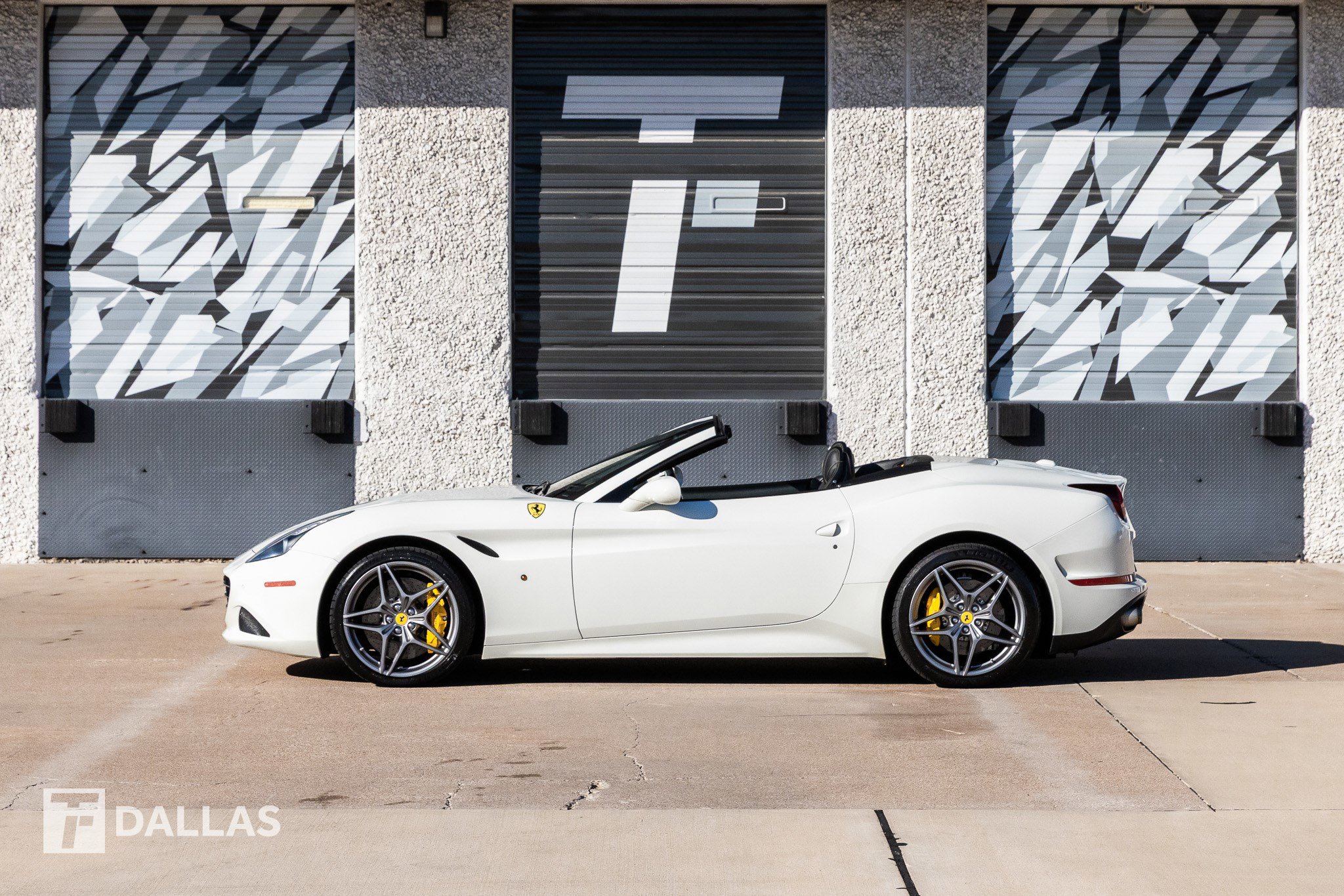 Used 2015 Ferrari California T image 7