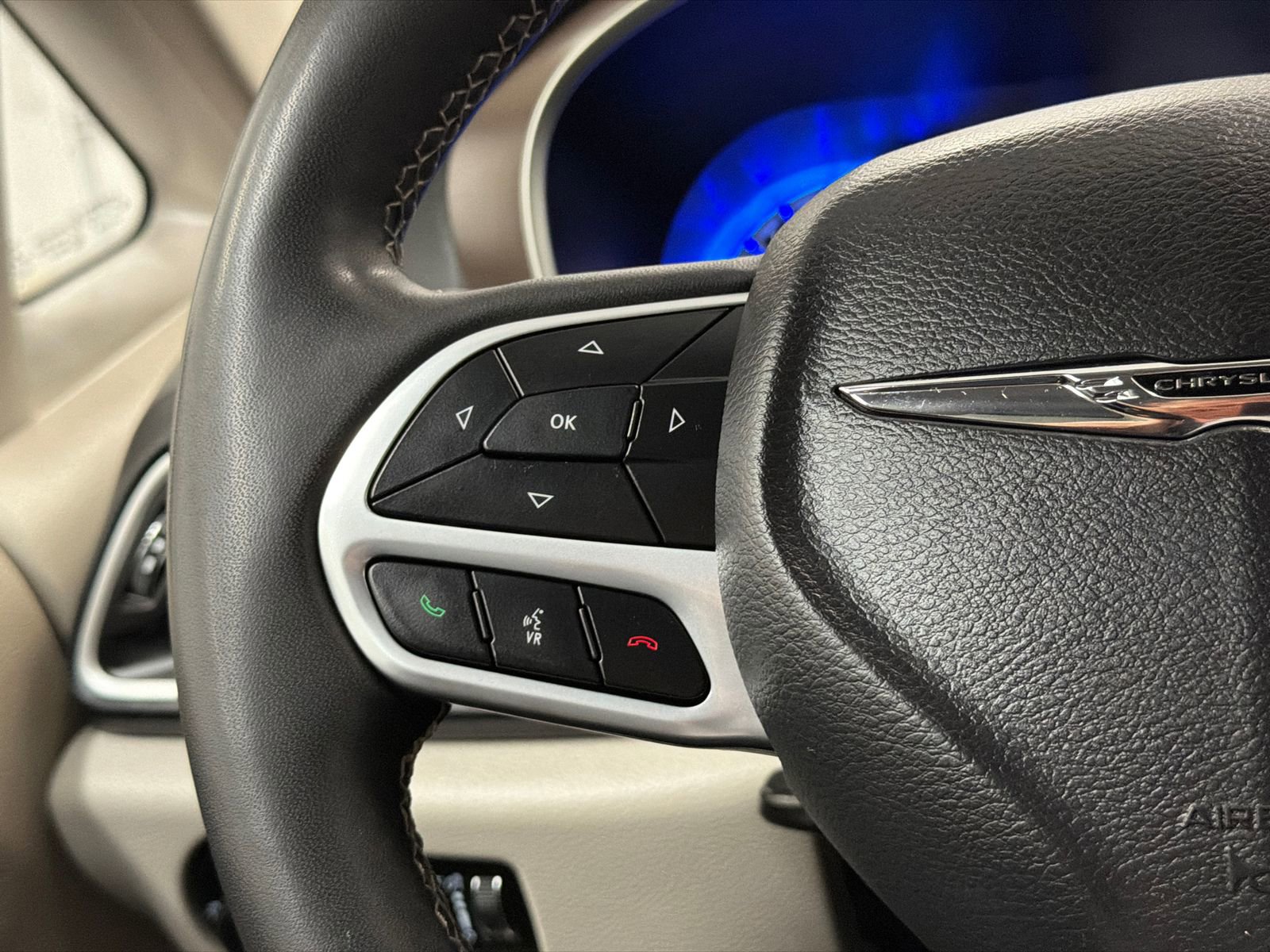 Used 2022 Chrysler Voyager LX image 22