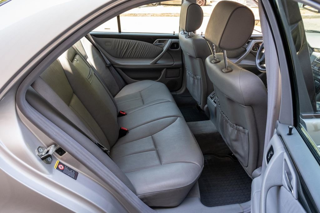 Used 2002 Mercedes-Benz E 320 4MATIC Sedan image 28
