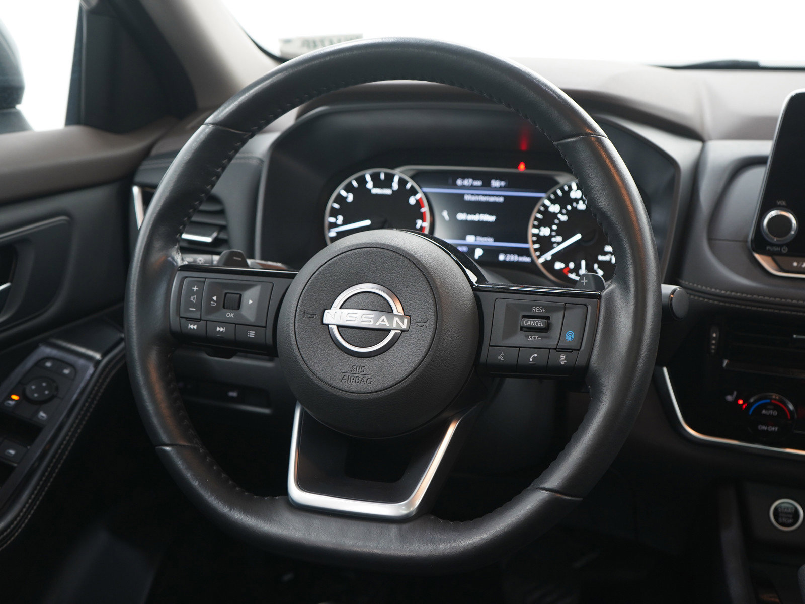 Used 2022 Nissan Rogue SV w/ SV Premium Package image 17