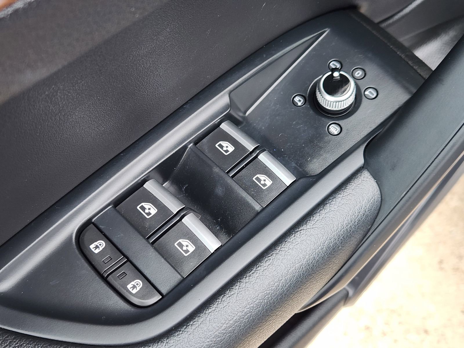 Used 2023 Audi Q5 2.0T Premium w/ Convenience Package image 31