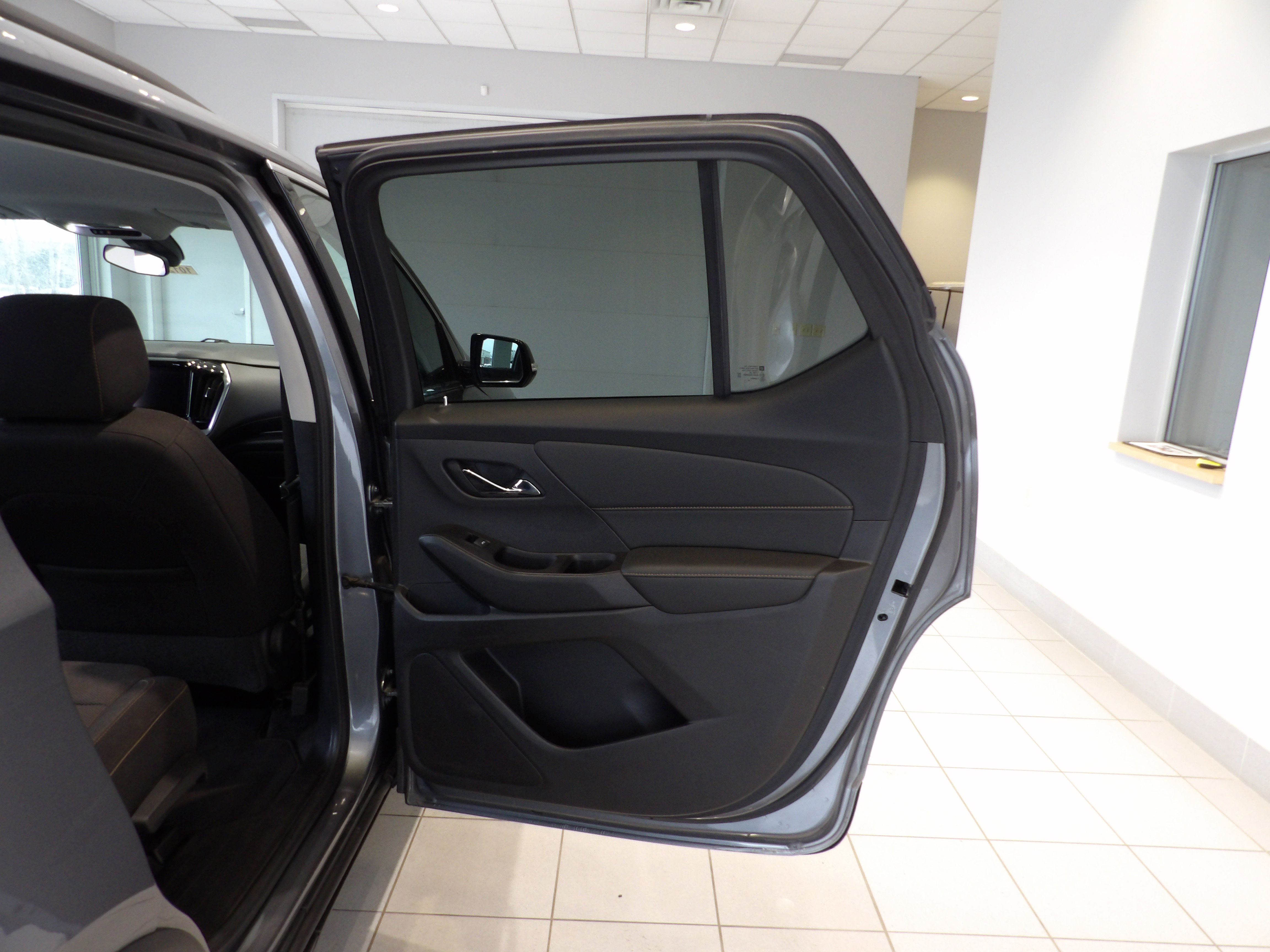 Used 2020 Chevrolet Traverse LT w/ Driver Confidence II Package image 22