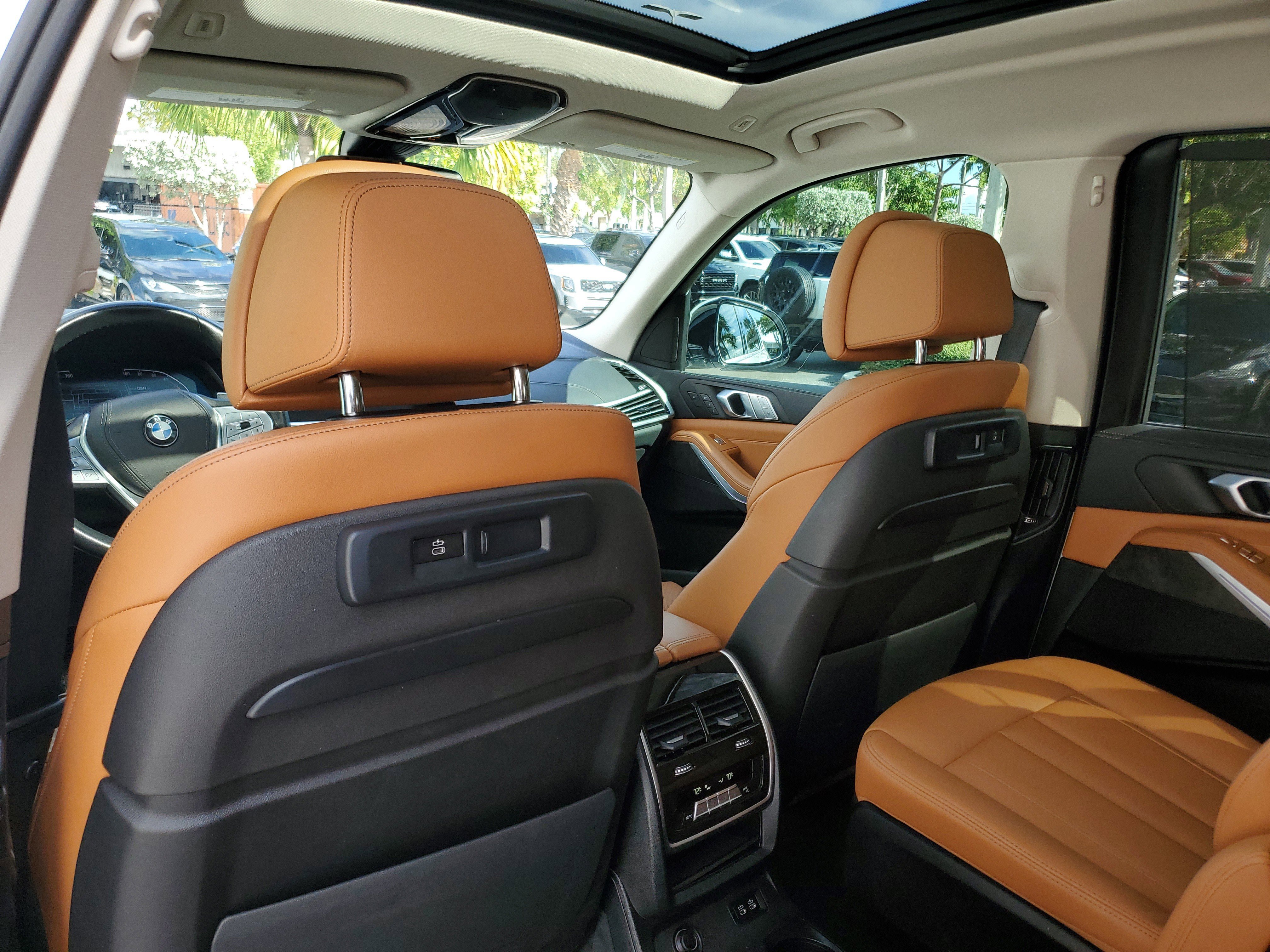 Used 2022 BMW X7 xDrive40i w/ Premium Package image 12