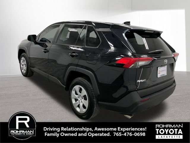 Used 2024 Toyota RAV4 LE AWD/4WD image 4